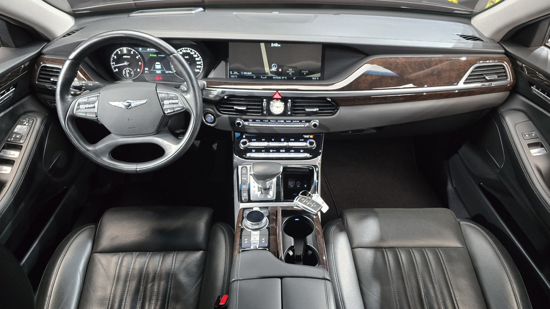 GENESIS EQ900 2016