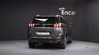 PEUGEOT 5008 2019