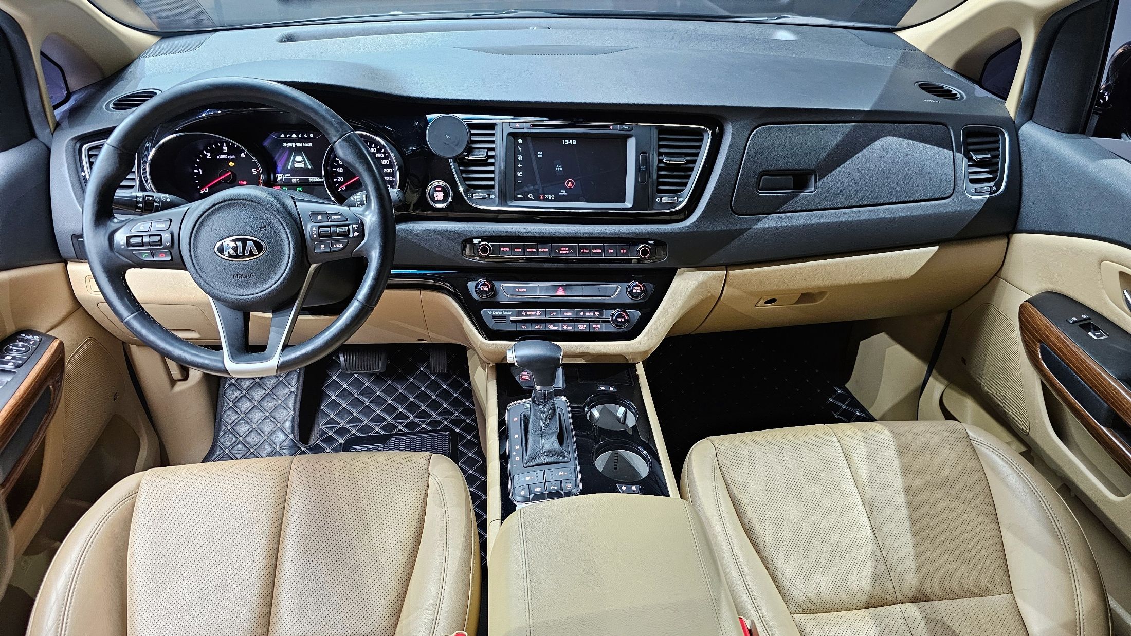 KIA CARNIVAL 2016