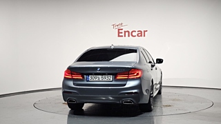 BMW 5-SERIES G30 2019