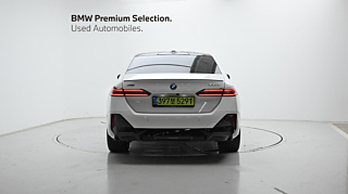 BMW 5-SERIES G60 2025