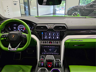 LAMBORGHINI URUS 2021