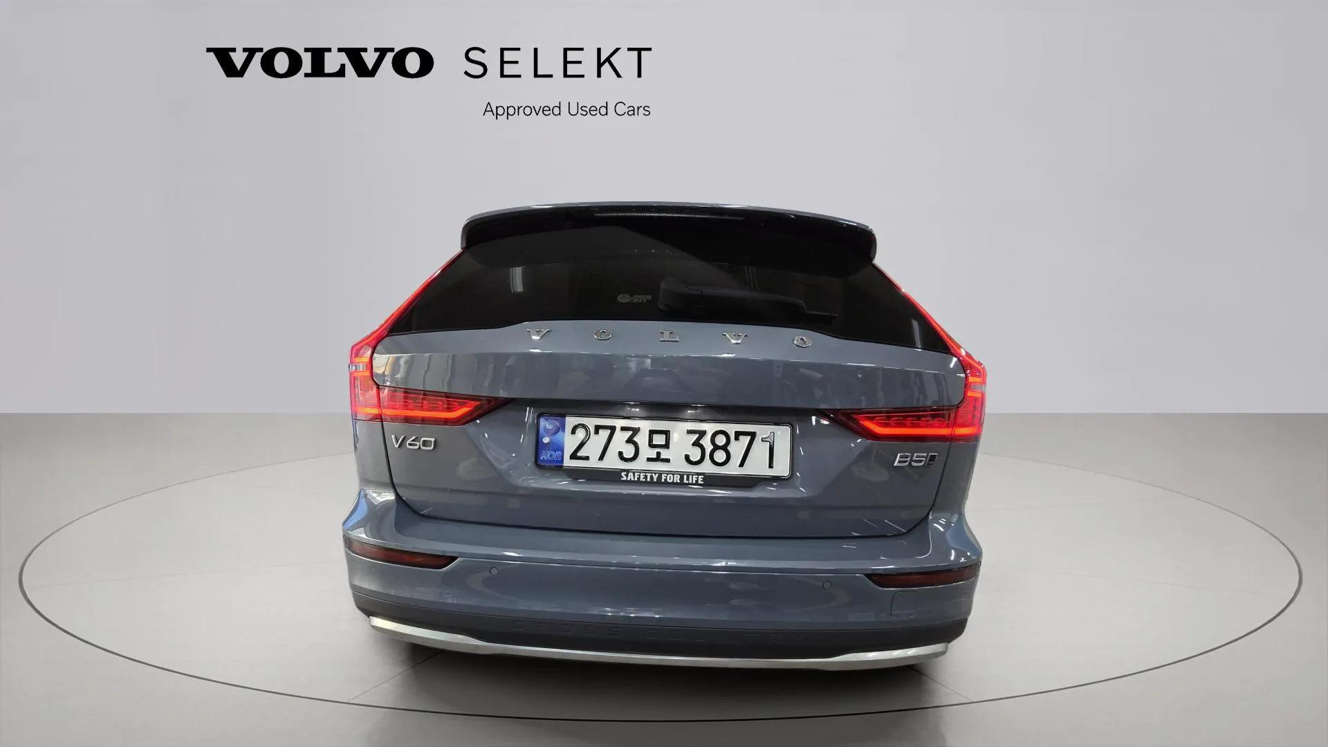 VOLVO V60 CROSS COUNTRY 2023