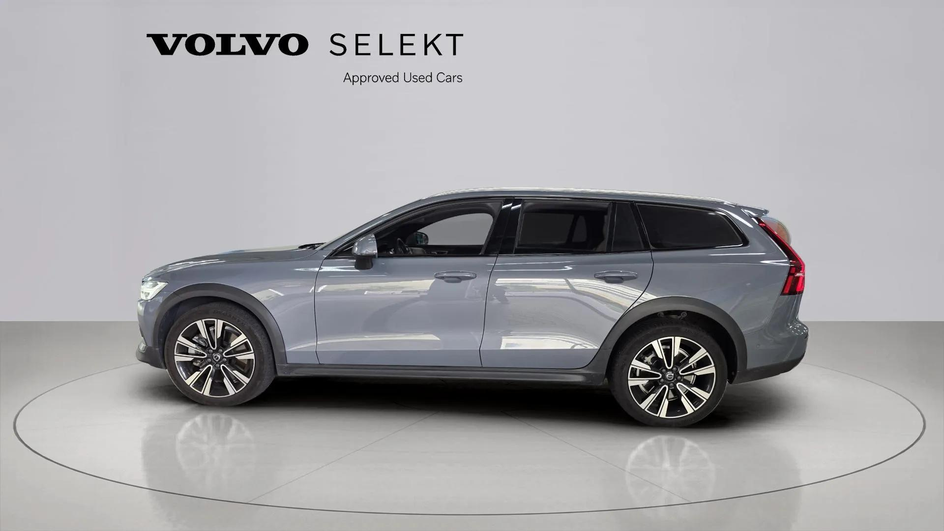 VOLVO V60 CROSS COUNTRY 2023