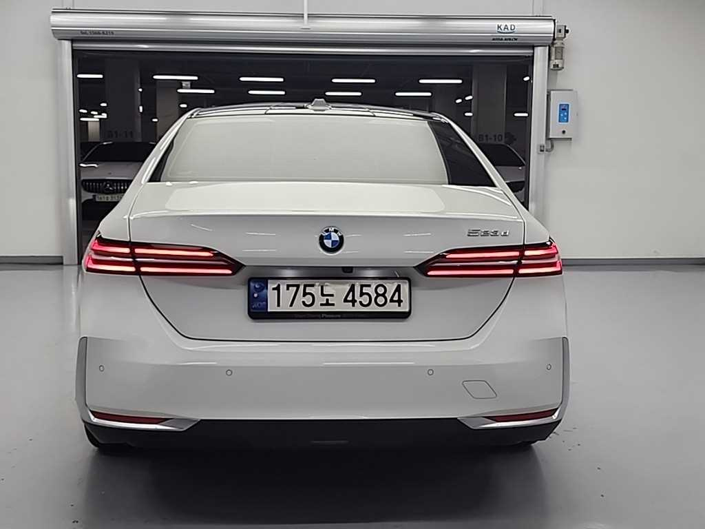 BMW 5-SERIES G60 2023