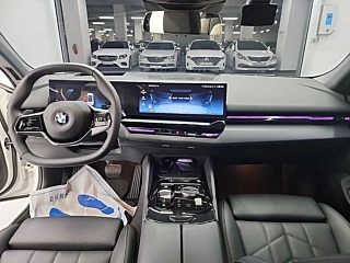 BMW 5-SERIES G60 2023