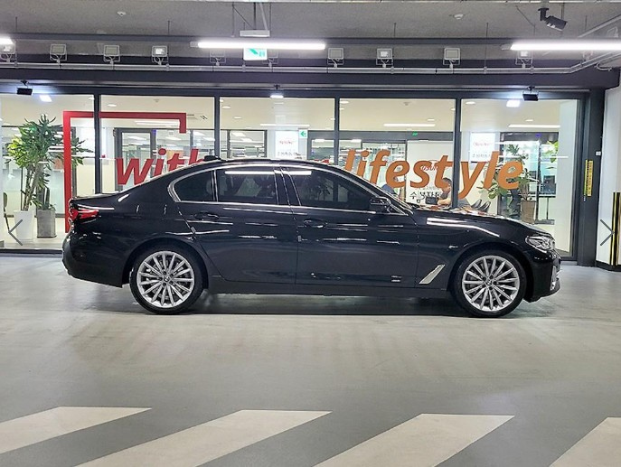 BMW 5-SERIES G30 2023