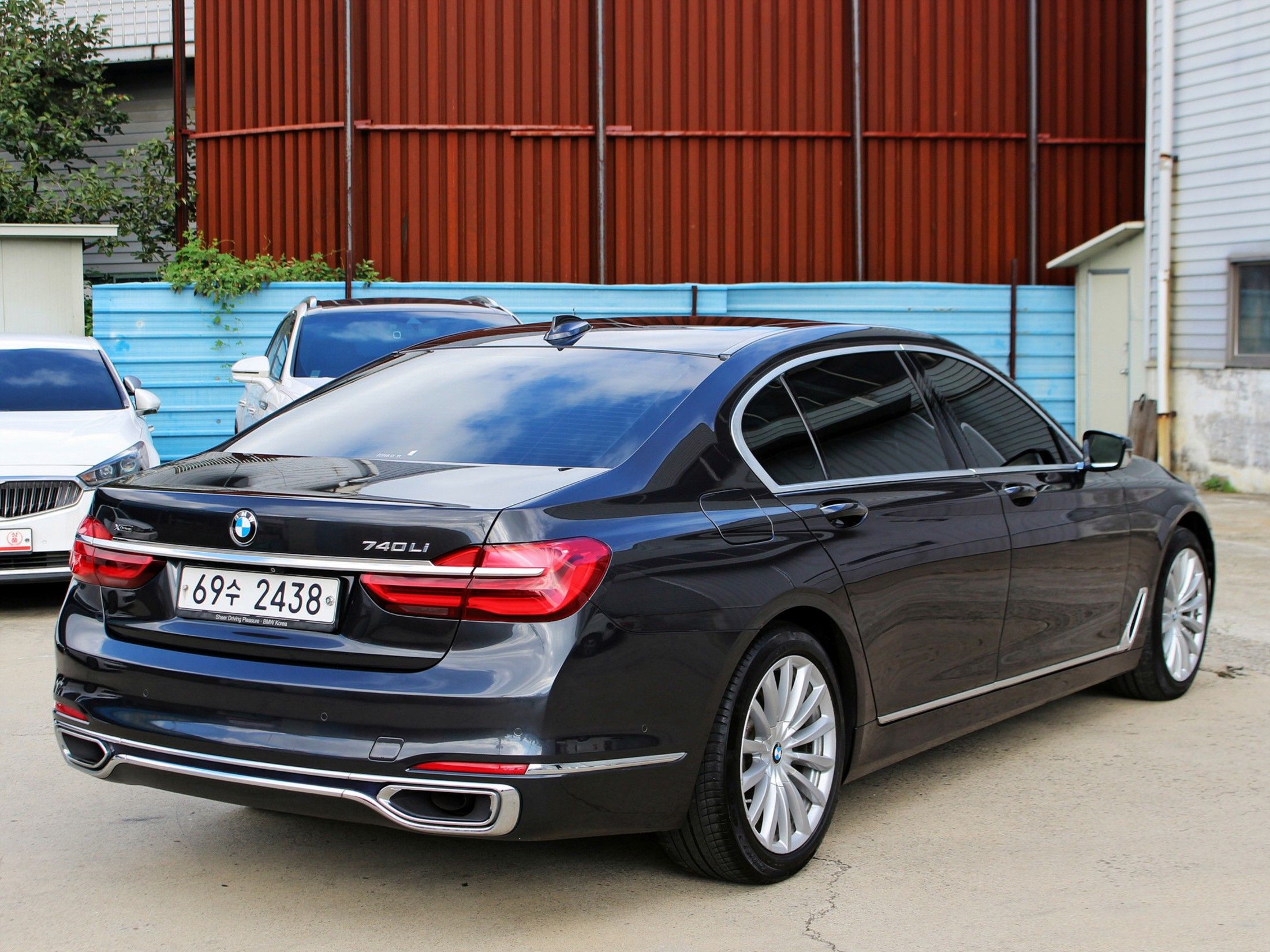 BMW 7-SERIES G11 2016