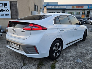 HYUNDAI IONIQ HYBRID 2017
