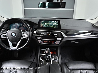 BMW 5-SERIES G30 2019