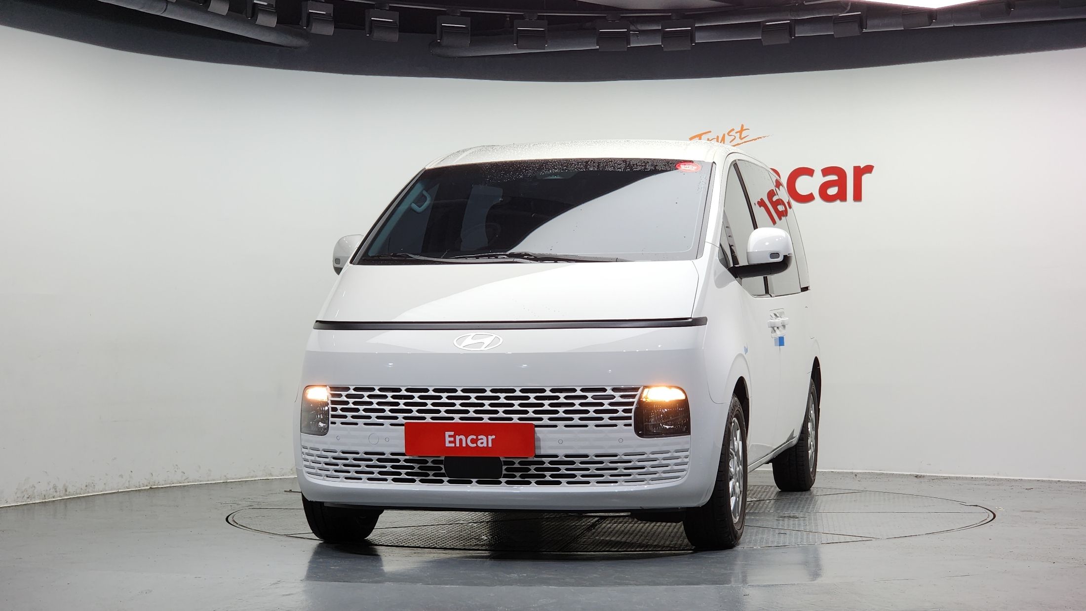 HYUNDAI STARIA 2025
