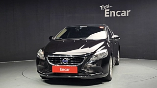 VOLVO V40 2016