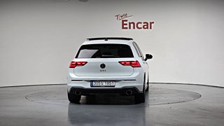 VOLKSWAGEN GOLF 2023