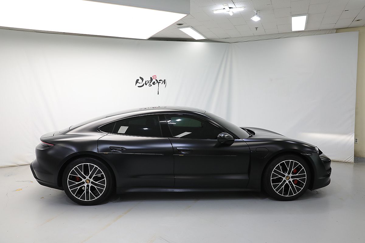 PORSCHE TAYCAN 2021