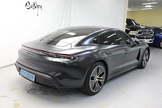 PORSCHE TAYCAN 2021