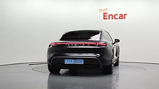 PORSCHE TAYCAN 2021