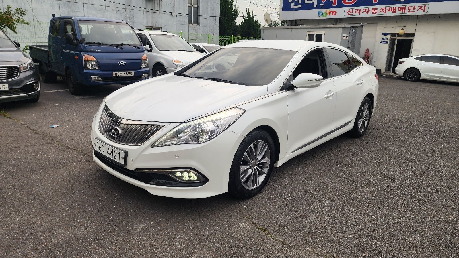 HYUNDAI GRANDEUR HG 2015