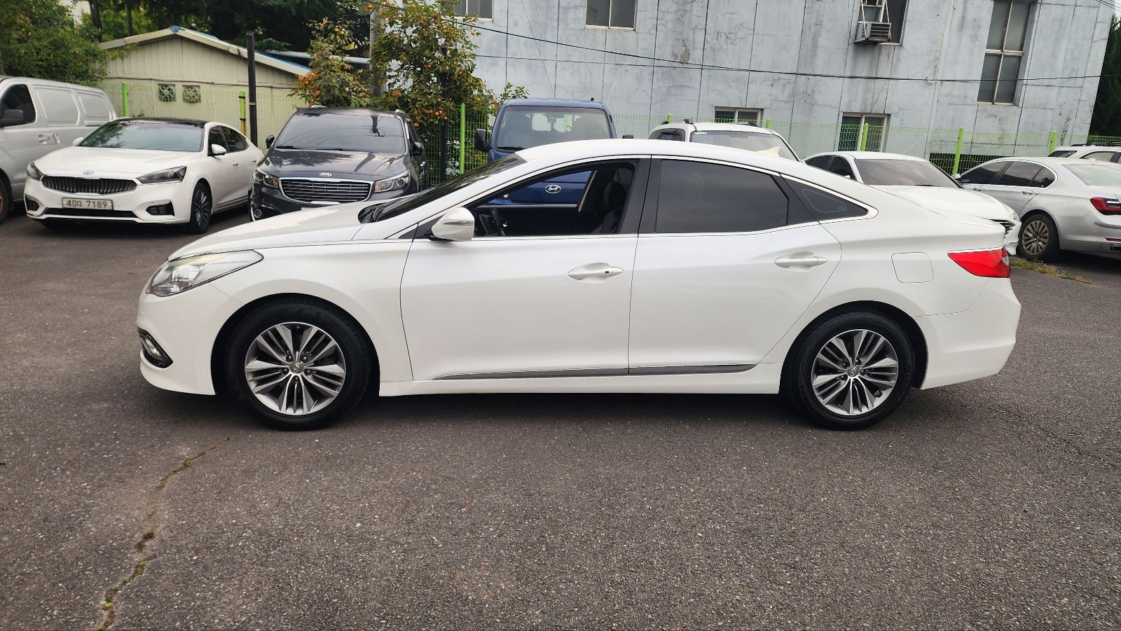 HYUNDAI GRANDEUR HG 2015