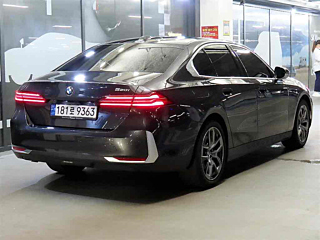 BMW 5-SERIES G60 2023