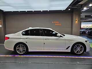 BMW 5-SERIES G30 2017