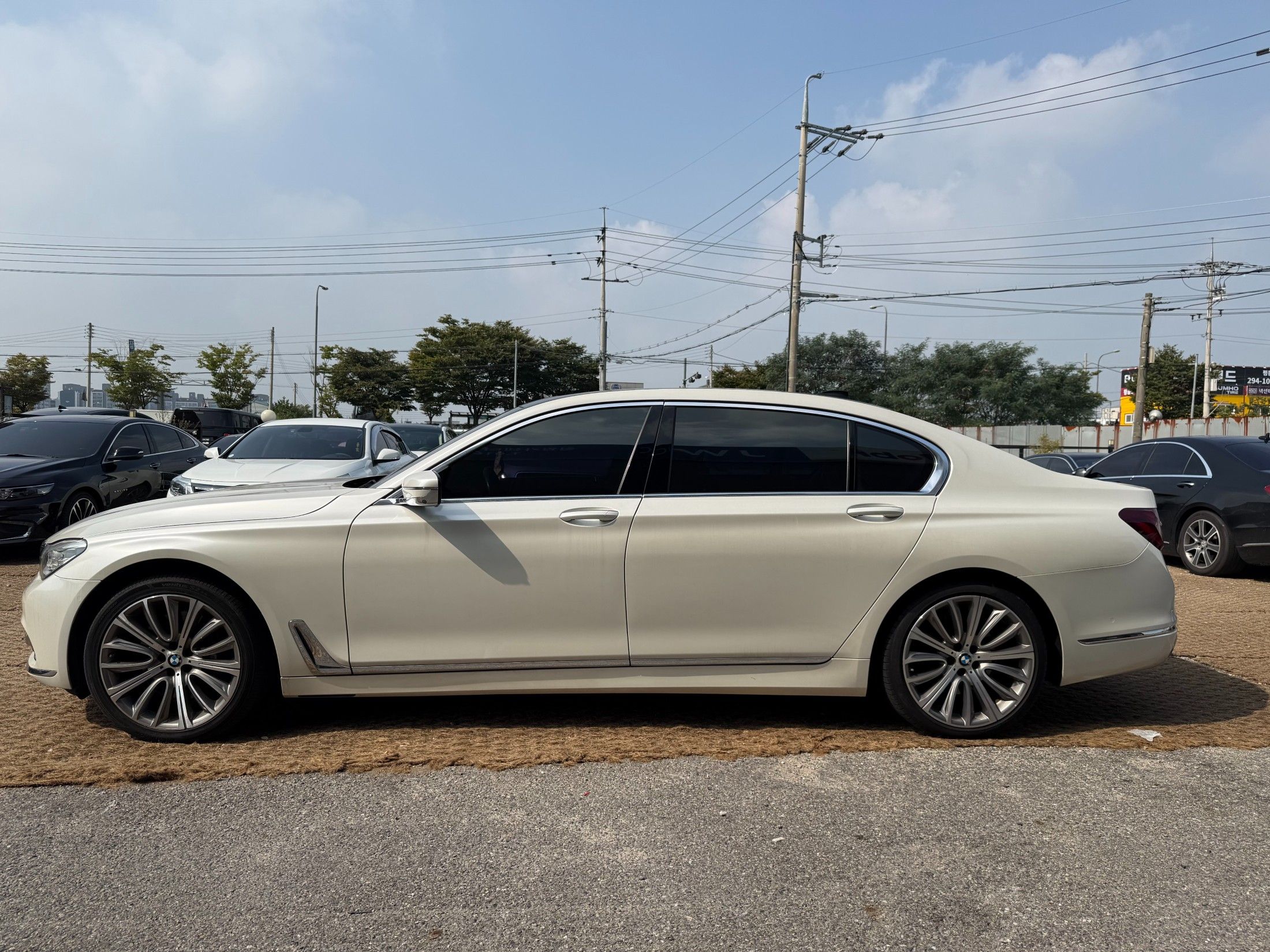 BMW 7-SERIES G11 2016