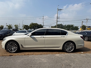 BMW 7-SERIES G11 2016
