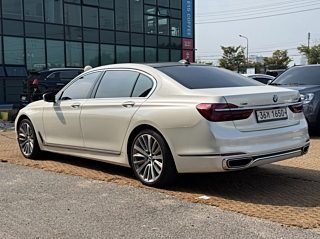 BMW 7-SERIES G11 2016