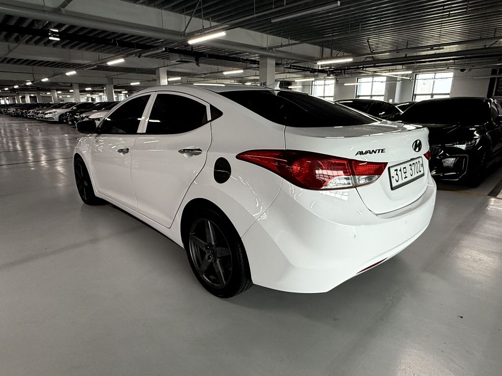 HYUNDAI AVANTE MD 2013