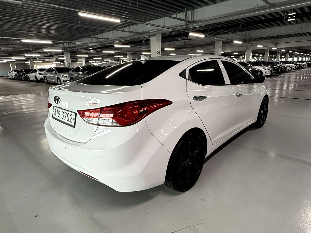 HYUNDAI AVANTE MD 2013