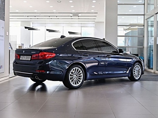 BMW 5-SERIES G30 2019