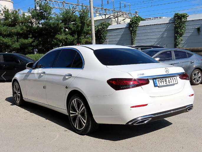 MERCEDES BENZ E-CLASS W213 2021