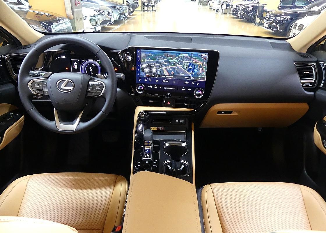 LEXUS NX450H+ 2025
