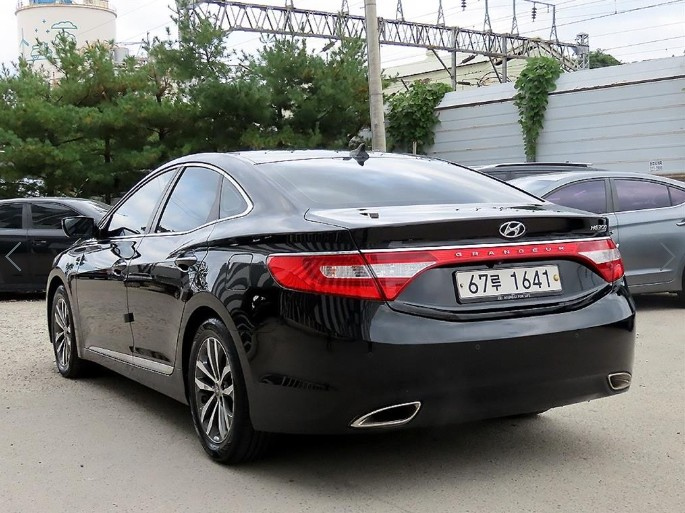 HYUNDAI GRANDEUR HG 2011