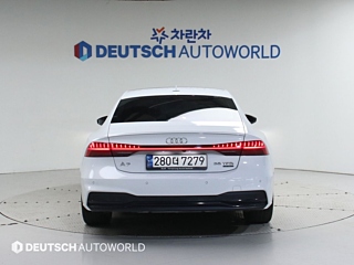 AUDI A7 4K 2023
