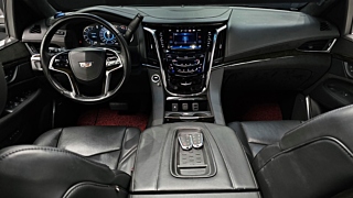 CADILLAC ESCALADE 2017