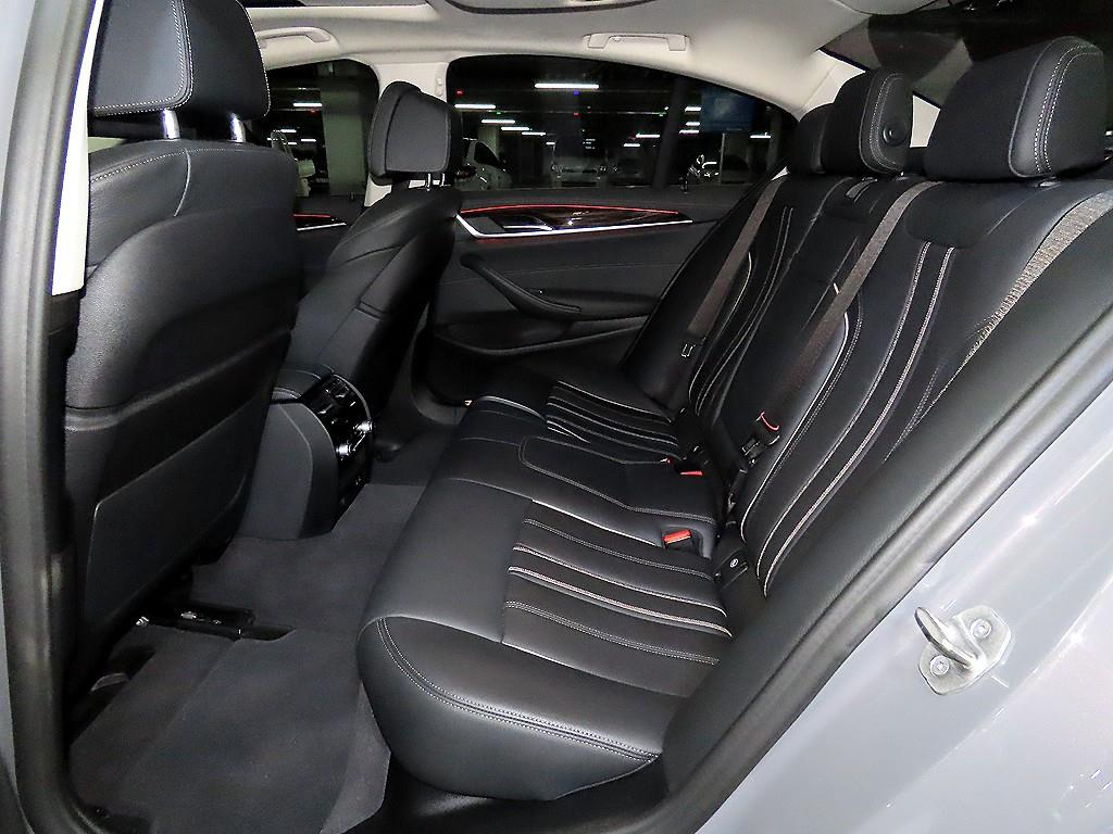 BMW 5-SERIES G30 2021