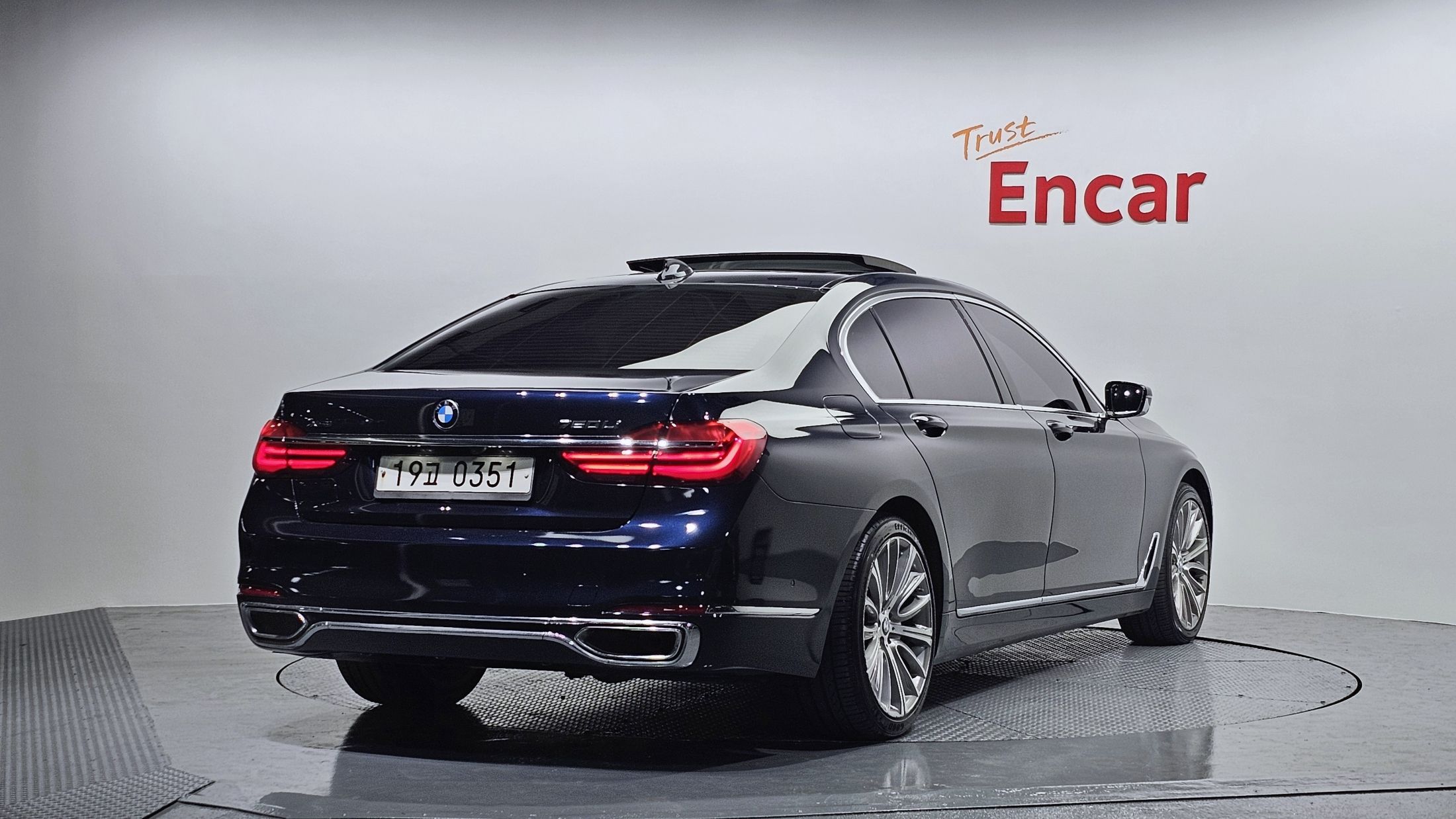 BMW 7-SERIES G11 2016