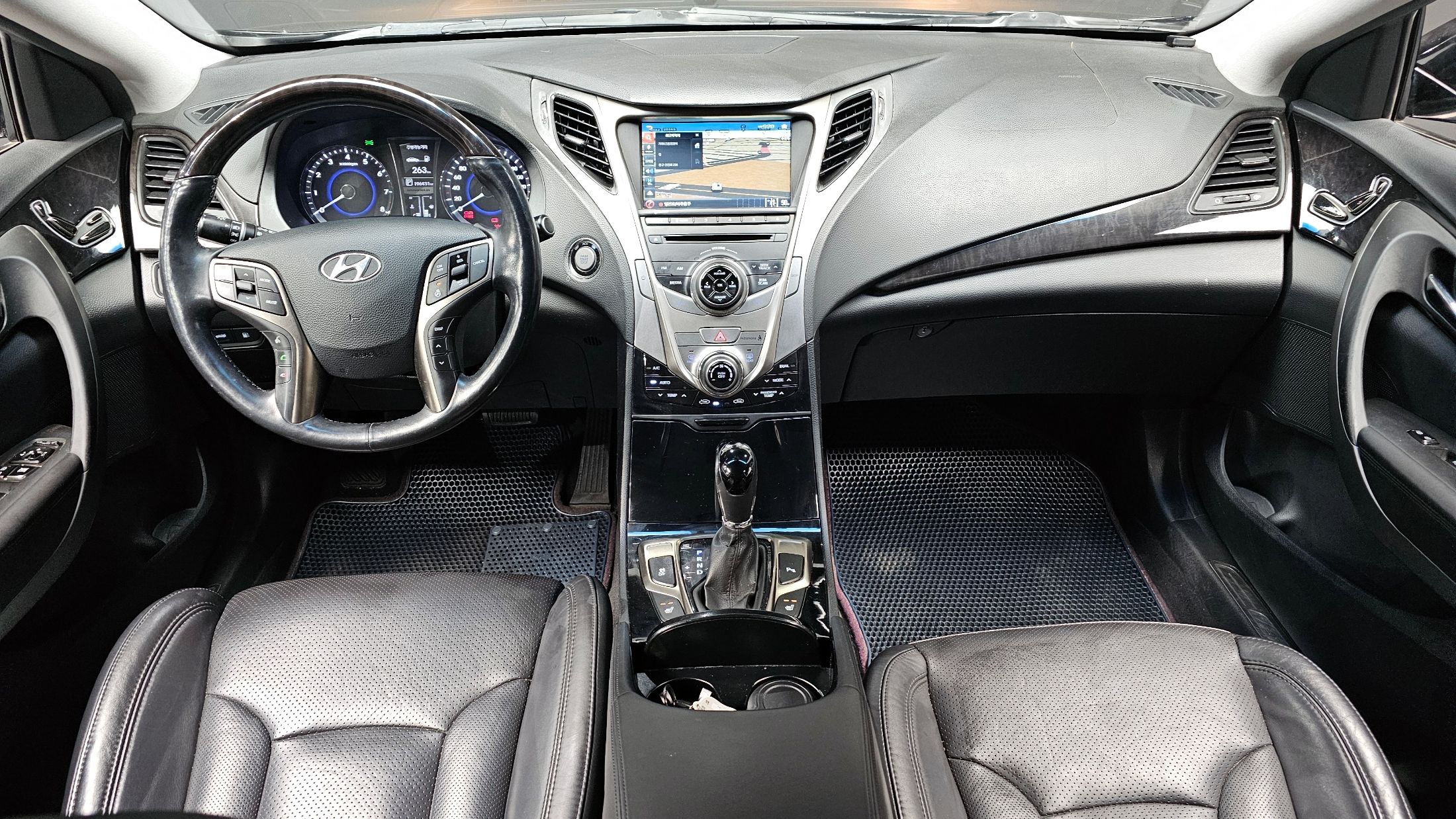 HYUNDAI GRANDEUR HG 2012