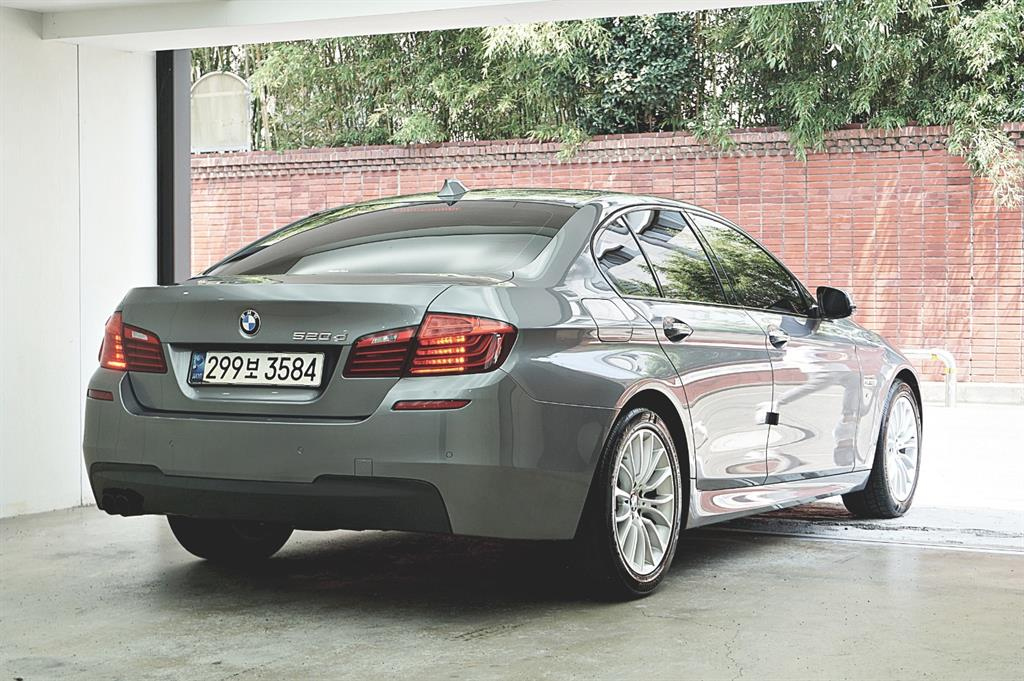 BMW 5-SERIES F10 2016