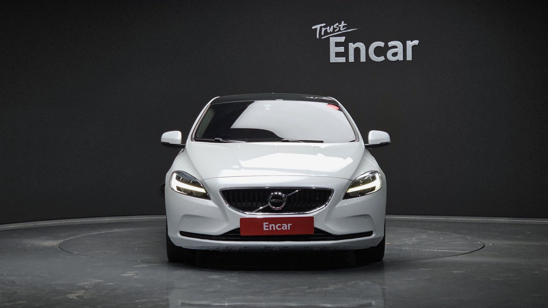 VOLVO V40 2017