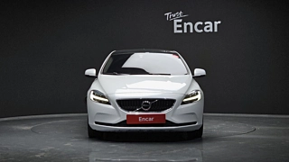 VOLVO V40 2017