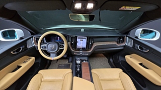 VOLVO XC60 2023