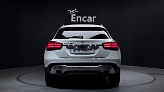 MERCEDES BENZ GLA-CLASS X156 2017