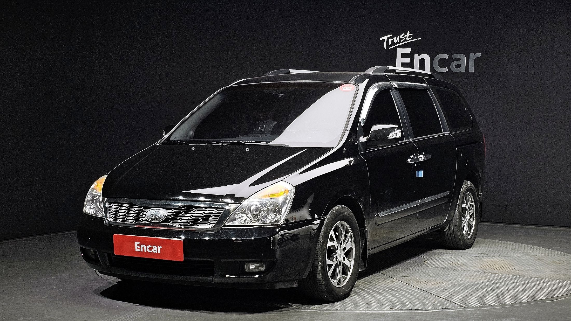 KIA CARNIVAL R 2013