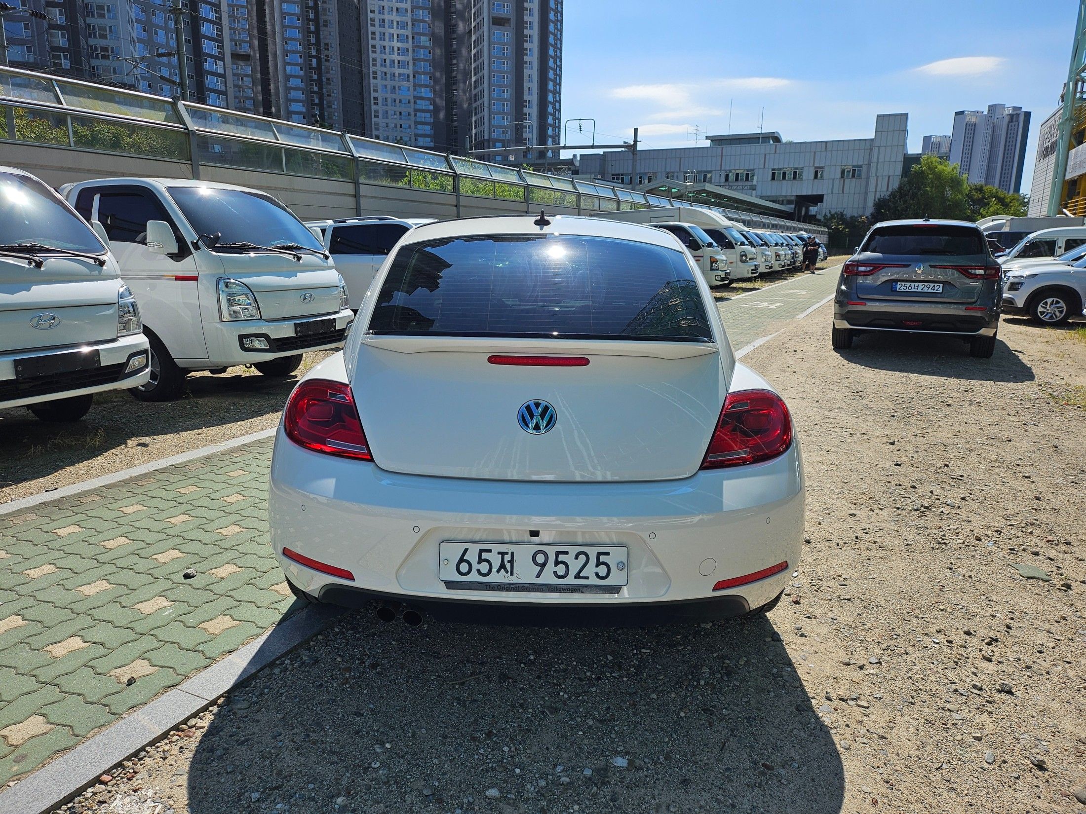 VOLKSWAGEN BEATLE 2013