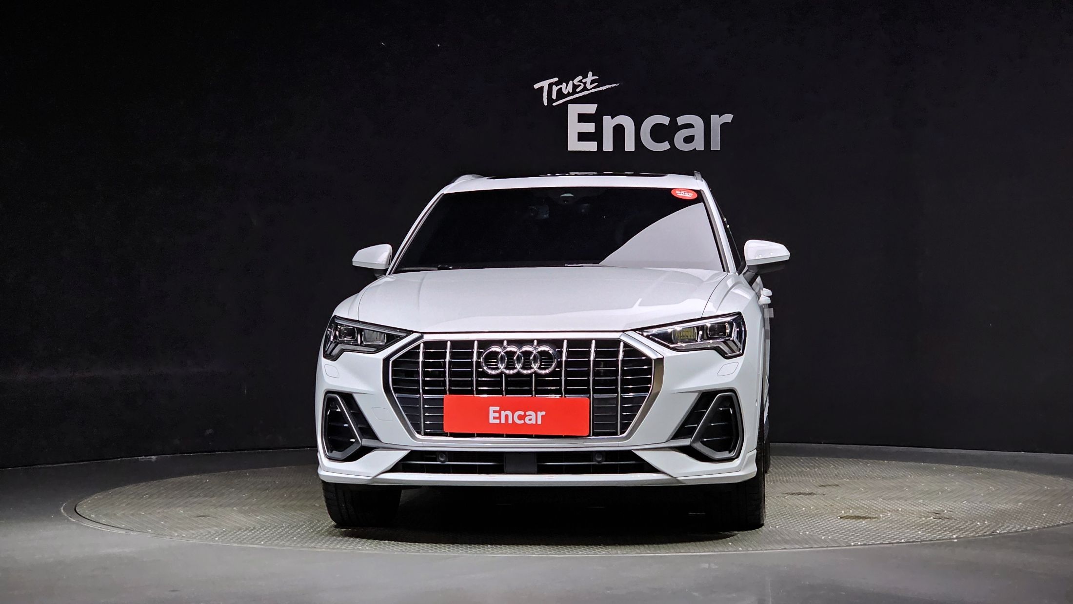 AUDI Q3 F3