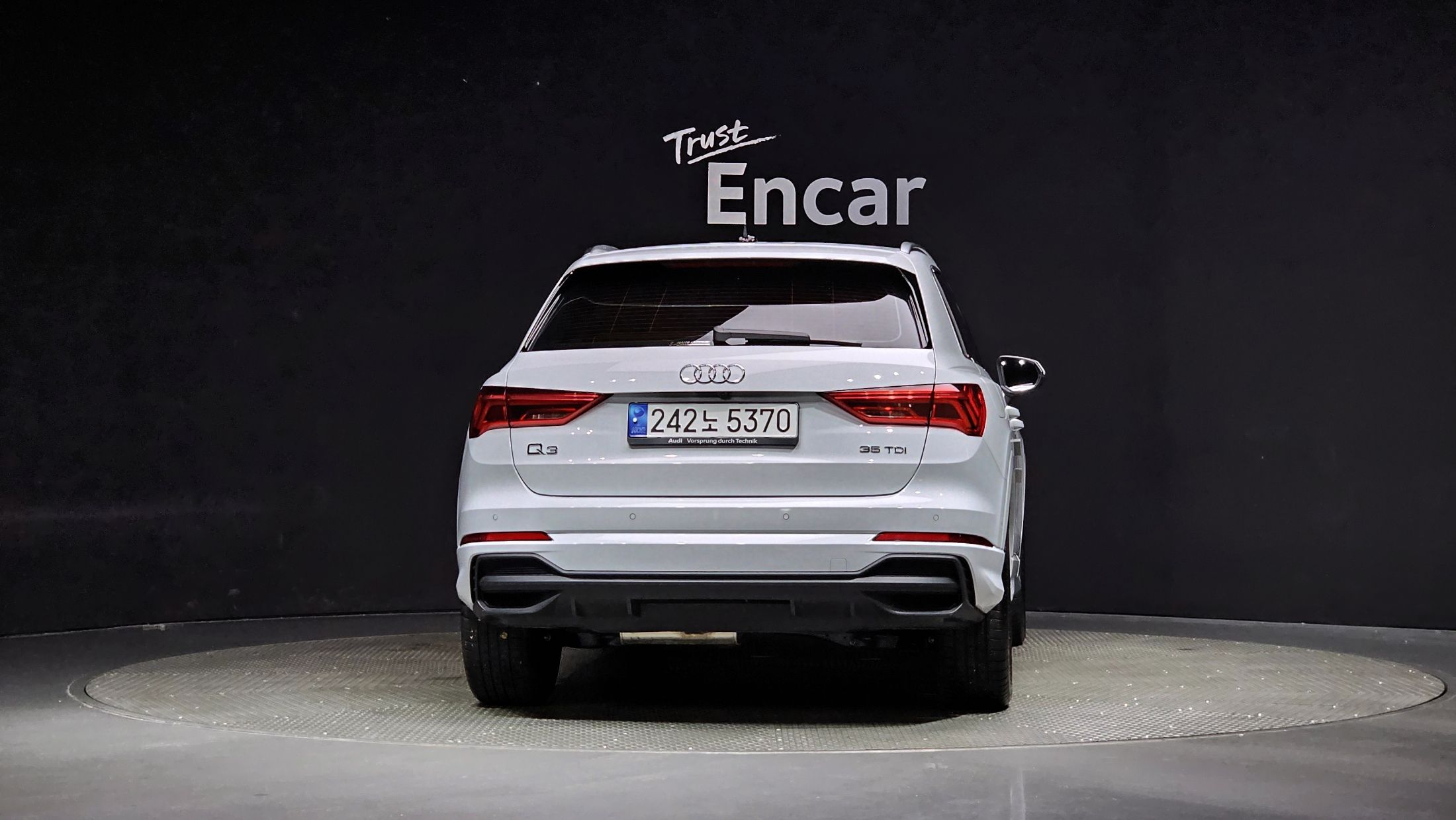 AUDI Q3 F3