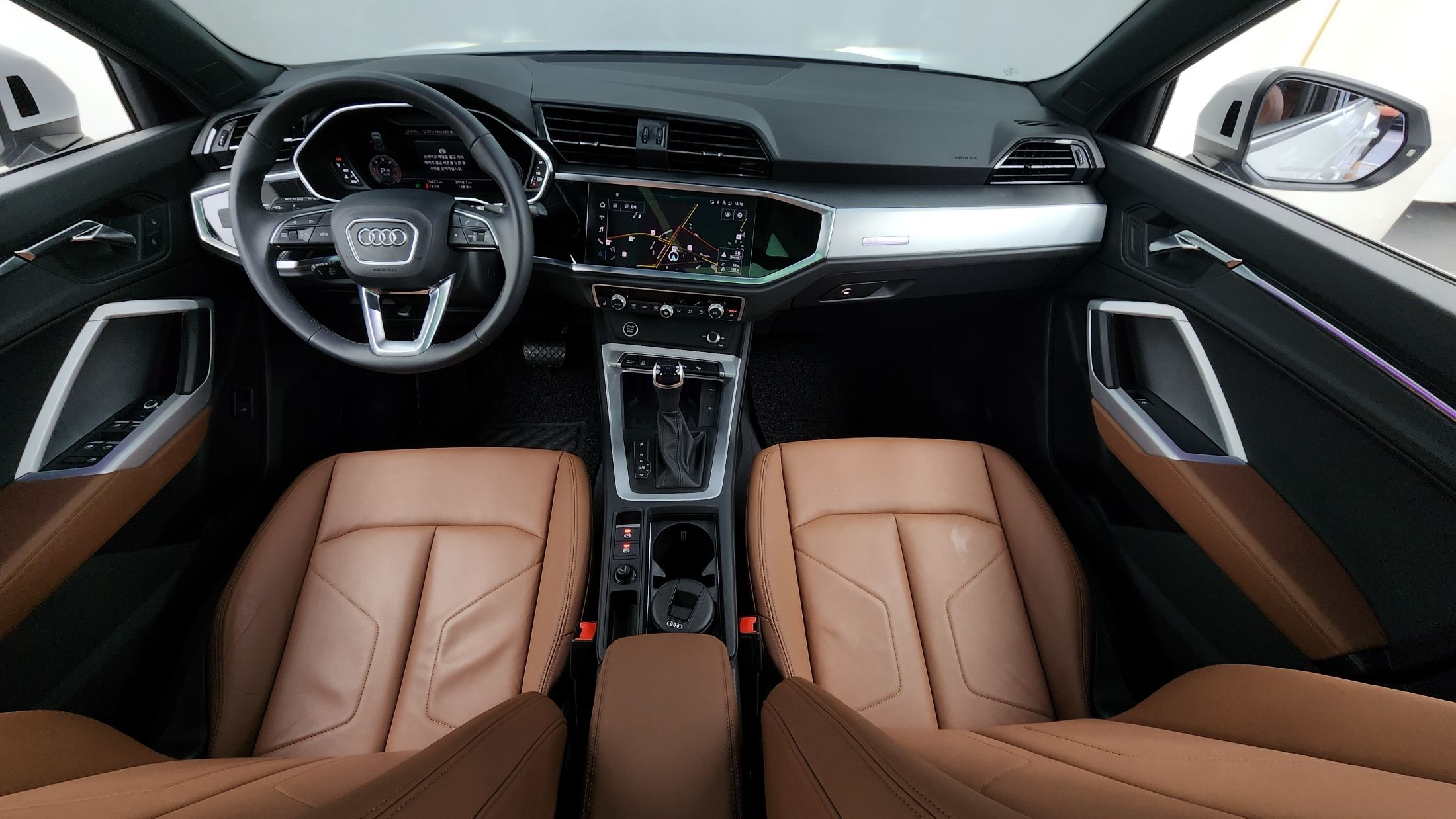 AUDI Q3 F3