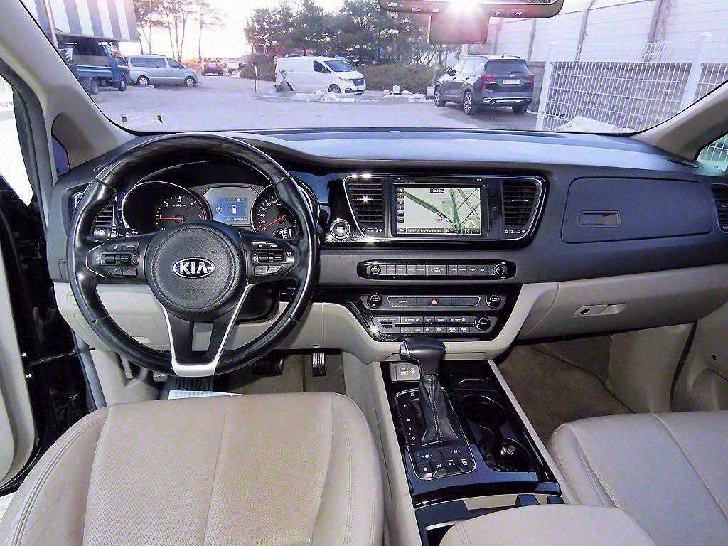 KIA CARNIVAL 2018