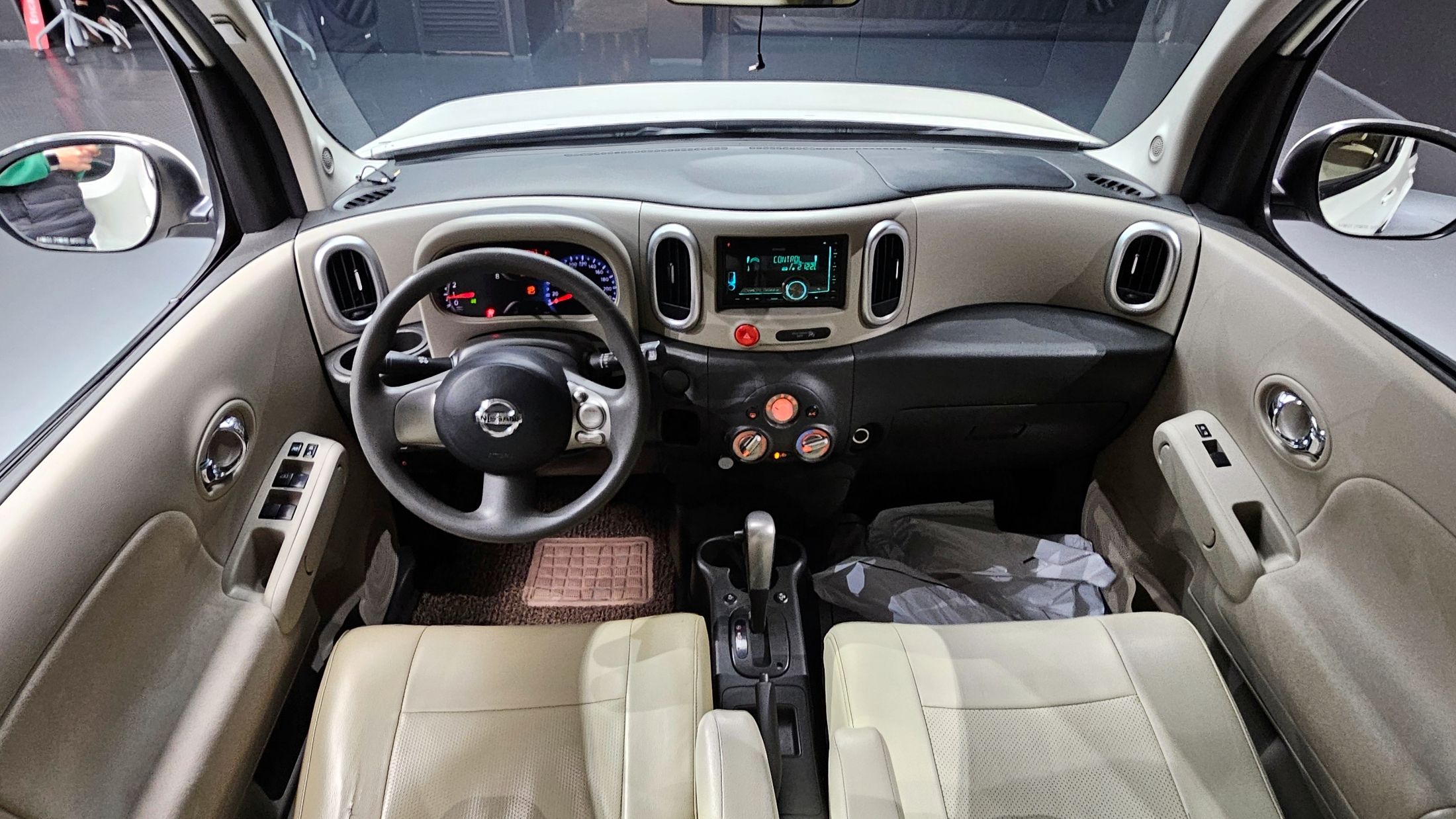 NISSAN CUBE 2012